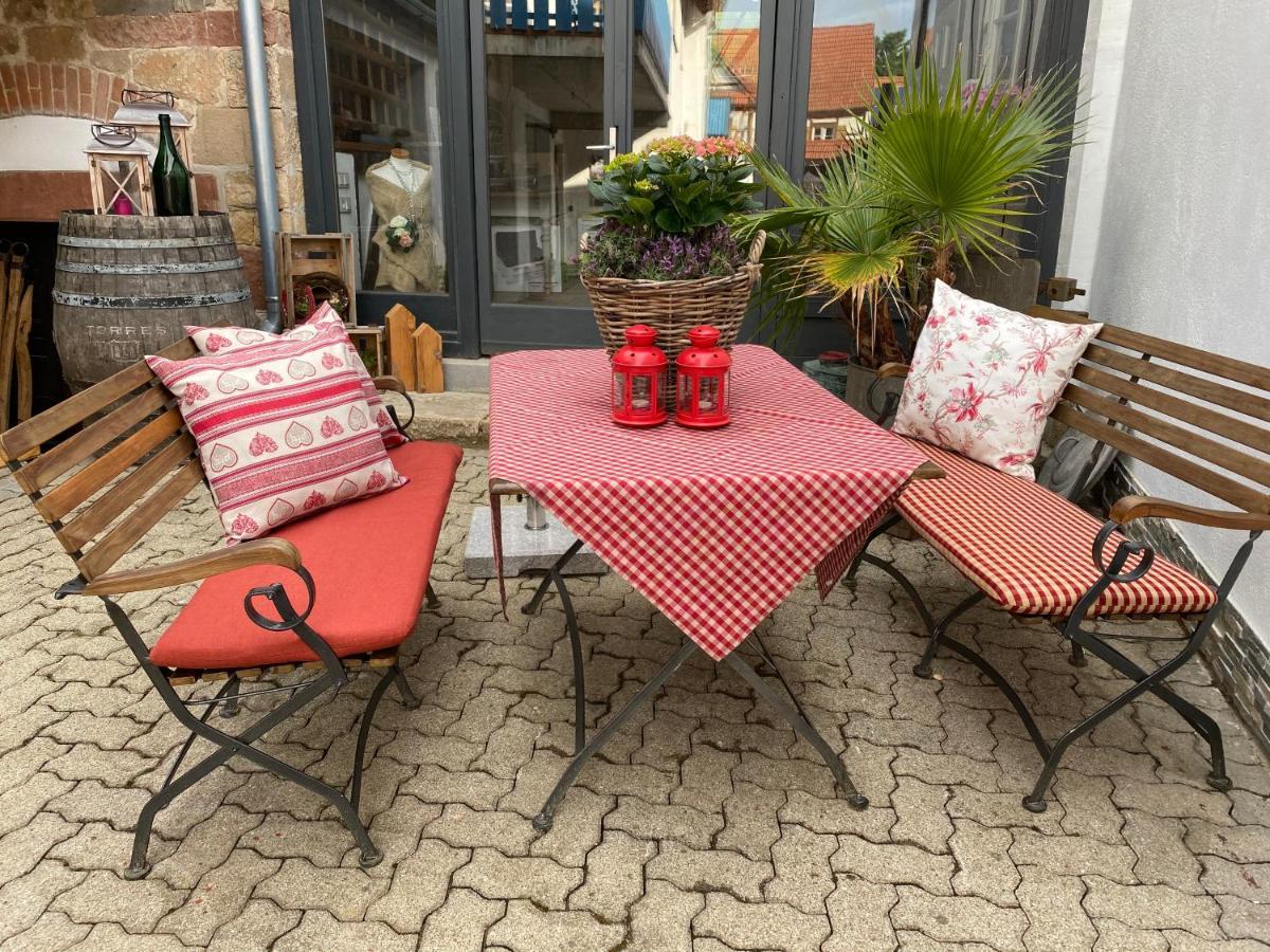 Gaestehaus Sellemols Ferienwohnung Korbmacher Heuchelheim-Klingen Dış mekan fotoğraf
