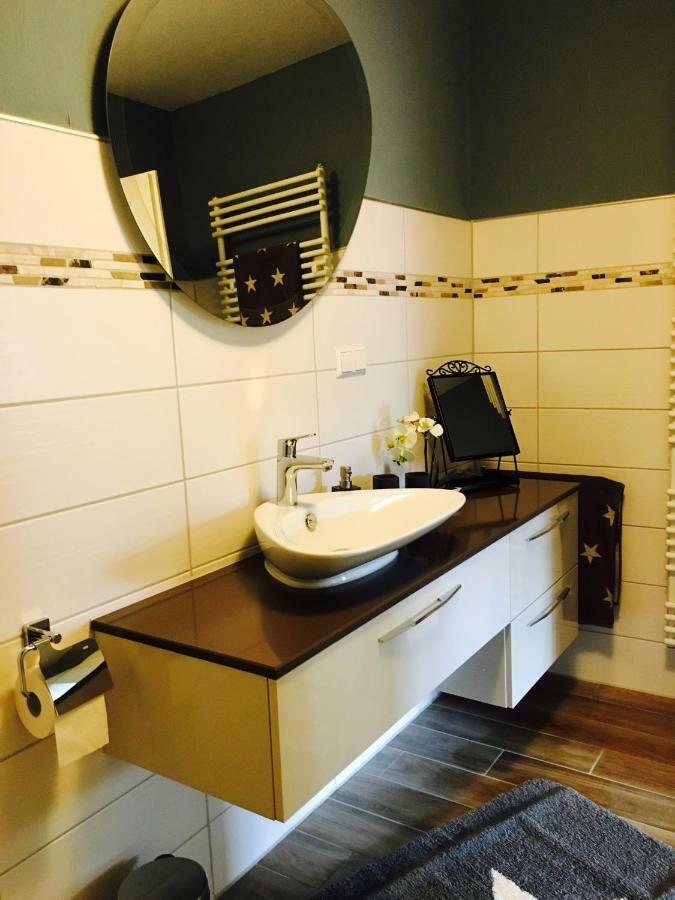Gaestehaus Sellemols Ferienwohnung Korbmacher Heuchelheim-Klingen Dış mekan fotoğraf